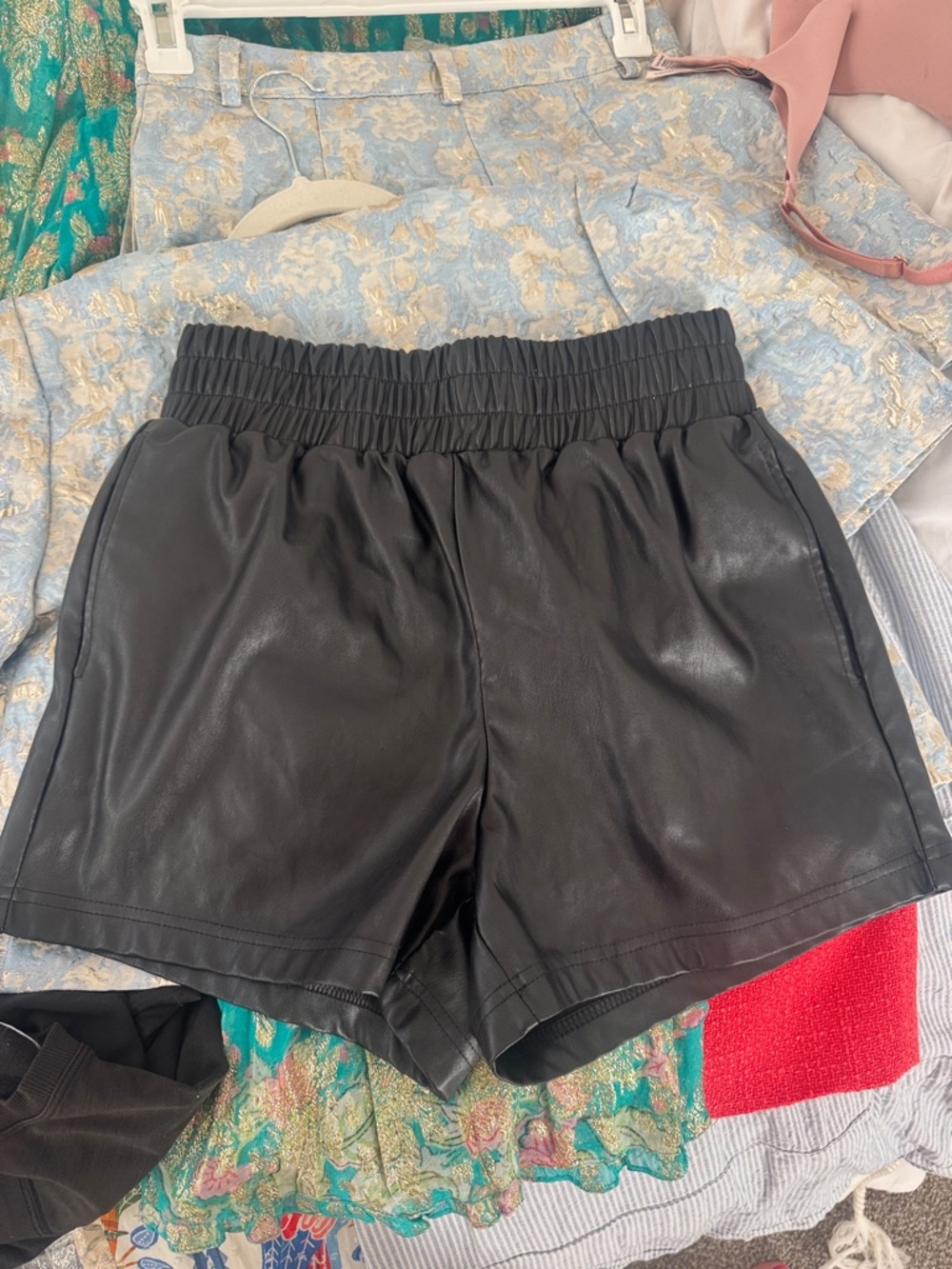 Ci Sono Black Faux Leather High-Waist Elastic Shorts Size Small